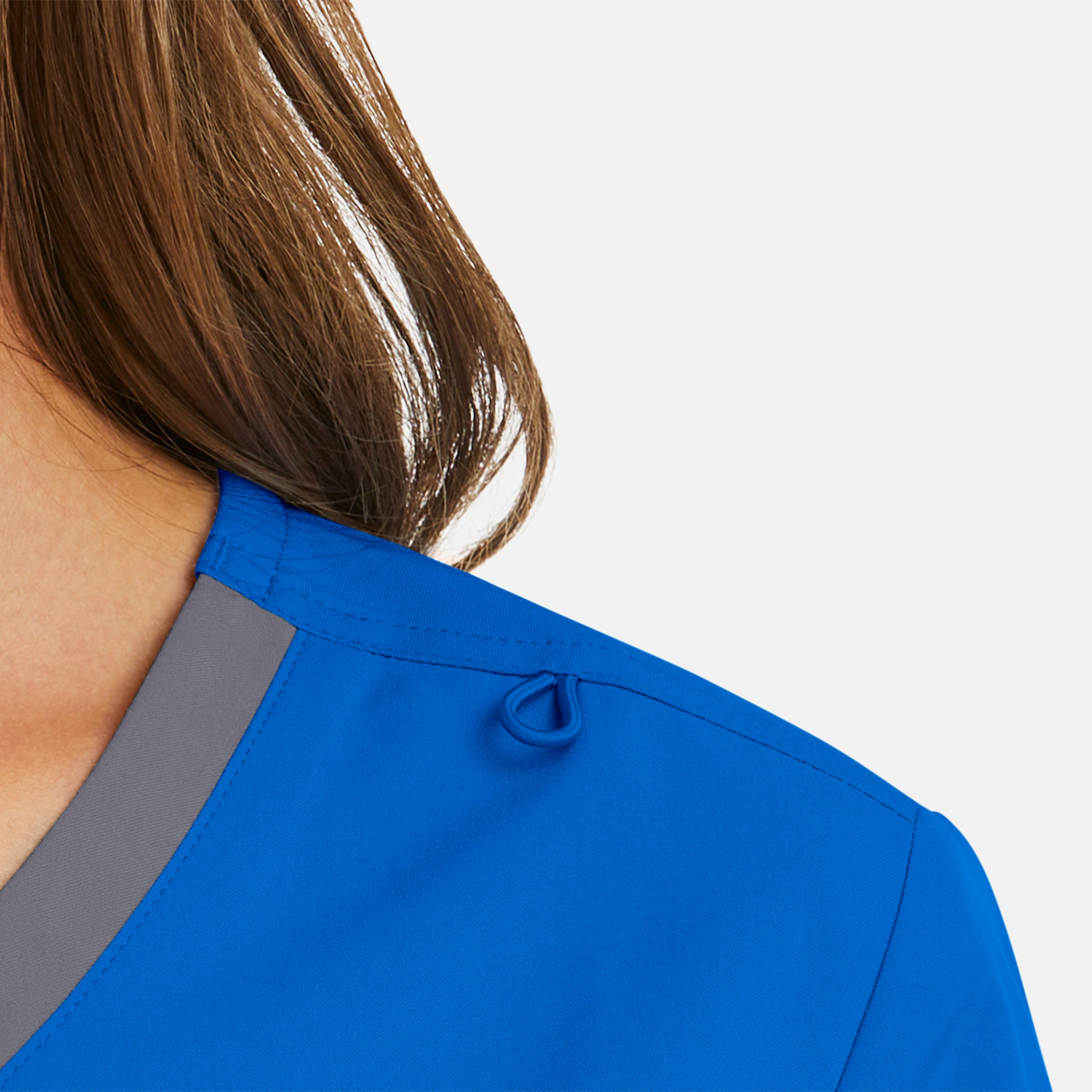 Blusa cruzada con efecto en contraste para mujer